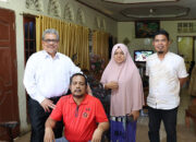 Bezuk Jurnalis yang Berjuang Melawan Sakit, Ketua DPRD Sumbar Doakan Kesembuhan untuk Zamri Yahya