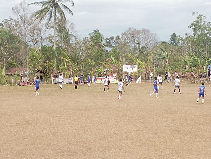 Nagasuta A Juarai Wali Nagari Cup Sungai Tarab 1 PARTAI FINAL— Dua tim yang bertarung di final, bermain agresif dan penuh semangat.