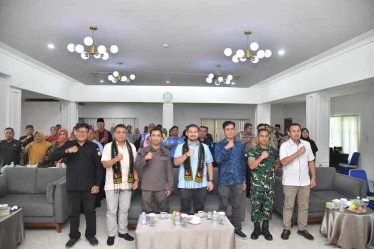 Pasca Putusan Mahkamah Konstitusi, Wawako dan Sekda Sampaikan Perspektif Pemerintah 1 RAKOR— Wakil Wali Kota Sawahlunto Jeffry Hibatullah bersama Sekretaris Daerah Rovanly Abdams usai menyampaikan perspektif Pemerintah Kota Sawahlunto dalam Rapat Koordinasi pembinaan kelembagaan Bawaslu Kota Sawahlunto pasca putusan Mahkamah Konstitusi Nomor 135/PUU-XII/2024, di Hotel Khas Ombilin, Kamis (7/8).