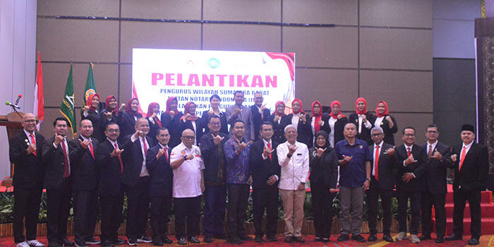 Hindari Notaris PPAT Berurusan dengan Hukum 1 PELANTIKAN— Pelantikan Pengurus Wilayah Ikatan Notaris Indonesia (INI) Sumatera Barat, periode 2023 - 2026 dan Pelantikan pengurus Daerah Ikatan Pejabat Pembuat Akta Tanah (IPPAT) se-Sumatera Barat periode 2024 – 2027, Sabtu (23/8).