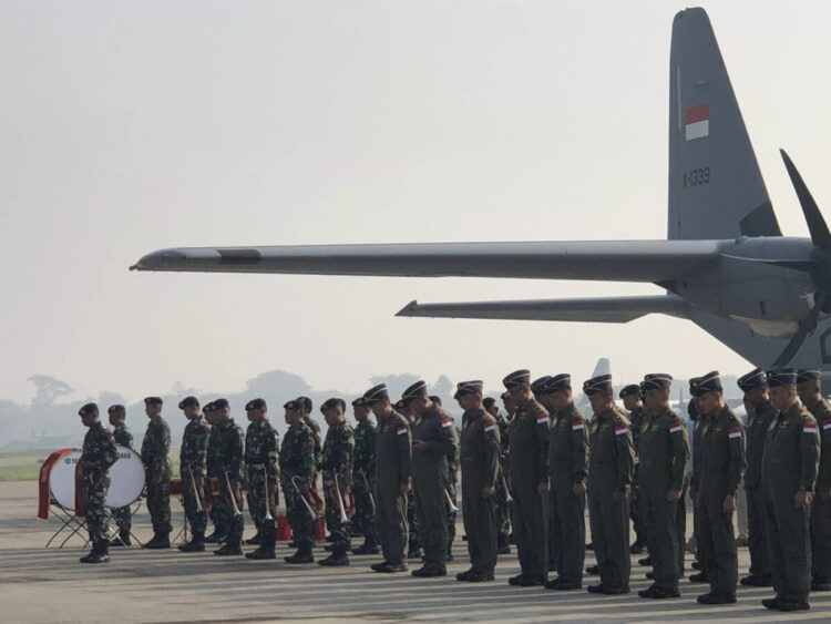Atas Perintah Presiden Prabowo, Satgas Garuda Merah Putih II Airdrop 800 Ton Bantuan untuk Rakyat Gaza 1 PELEPASAN— Satgas Garuda Merah Putih II dilepas oleh Panglima TNI Jenderal TNI Agus Subiyanto untuk melaksanakan misi kemanusiaan airdrop bantuan dari atas Langit Gaza, Palestina.