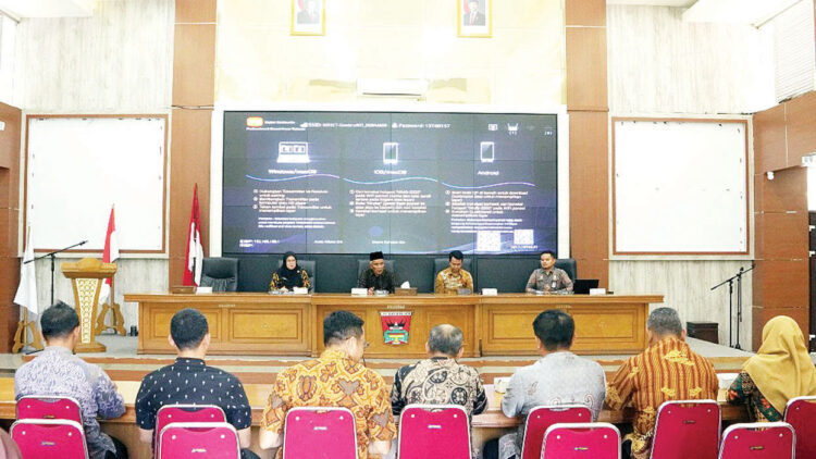 Akses Keadilan Lebih Mudah, Bukittinggi Siapkan Pos Bantuan Hukum Kelurahan 1 SOSIALISASI— Pemko Bukittinggi sosialisasikan
pembentukan Pos Bantuan Hukum Kelurahan,
menindaklanjuti rakor bersama Kementerian Hukum Sumbar,
di Aula Balaikota Bukittinggi, Kamis (28/8).