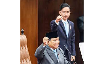 Presiden Prabowo Targetkan APBN tanpa Defisit di Tahun 2027 atau 2028 1 PIDATO KENEGARAAN— Presiden RI Prabowo Subianto (kiri) di dampingi Wakil Presiden RI Gibran Rakabuming Raka (kanan) menyampaikan pidato kenegaraan pada Sidang Tahunan MPR dan Sidang Bersama DPR - DPD Tahun 2025.