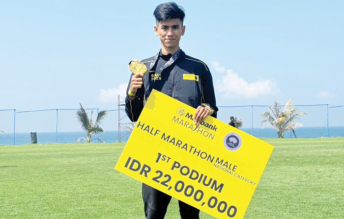 Atlet PASI Padang Juara di Maybank Bali Marathon 2025, Wako:Jadi Motivasi Anak Muda 1 JUARA PERTAMA— Iqbal Saputra (24), berhasil meraih Juara Pertama Half Marathon 21 km pada ajang bergengsi Maybank Bali International Marathon 2025, yang digelar di Bali, Minggu (24/8).