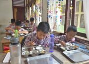 Program MBG Perdana di Sijunjung, 5000 Porsi Makanan Dibagikan untuk Siswa SD, SMP dan SMA