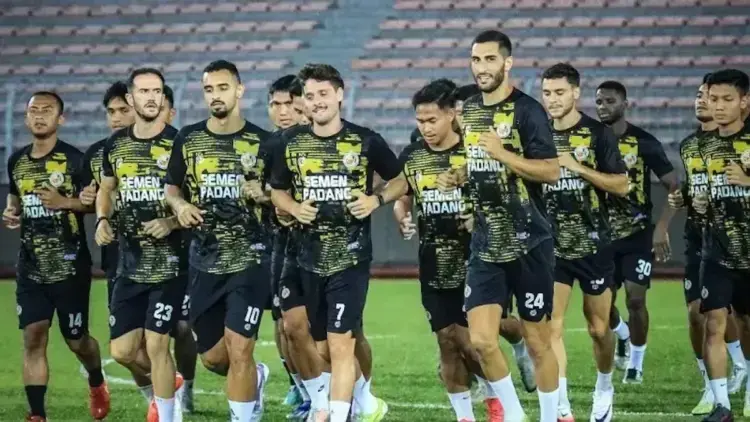 Tanpa Target Resmi, Semen Padang FC Tetap Bidik Prestasi Lebih Baik di Musim Baru 1 Salinan latihan para penggawa Kabau Sirah 750x422 1