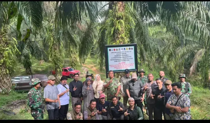 Satgas PKH Tertibkan Aktivitas Ilegal di Cagar Alam Maninjau 1 AKTIVITAS ILEGAL— Tim Gabungan Satgas PKH menertibkan aktivitas illegal di kawasan hutan Cagar Alam (CA) Maninjau seluas 3.043,17 hektare di dua titik di Kabupaten Agam, yang telah beralih fungsi menjadi lahan perkebunan.