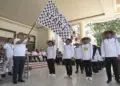 Pakaian Unik Hingga Yel-Yel, Semangat Sambut Gerak Jalan Santai Antar OPD 9 Pakaian Unik Hingga Yel-Yel, Semangat Sambut Gerak Jalan Santai Antar OPD