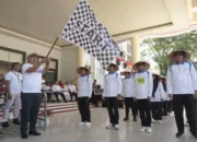 Pakaian Unik Hingga Yel-Yel, Semangat Sambut Gerak Jalan Santai Antar OPD