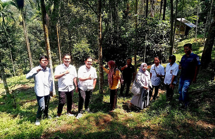 Jadi Potensi Ekonomi Baru, Solok Selatan Dorong Budidaya Lebah Galo-Galo 1 SELEKSI—Bidang Peternakan dan Kesehatan Hewan telah melakukan seleksi terhadap calon kelompok tani penerima bantuan (CPCL) di Kecamatan Sungai Pagu.