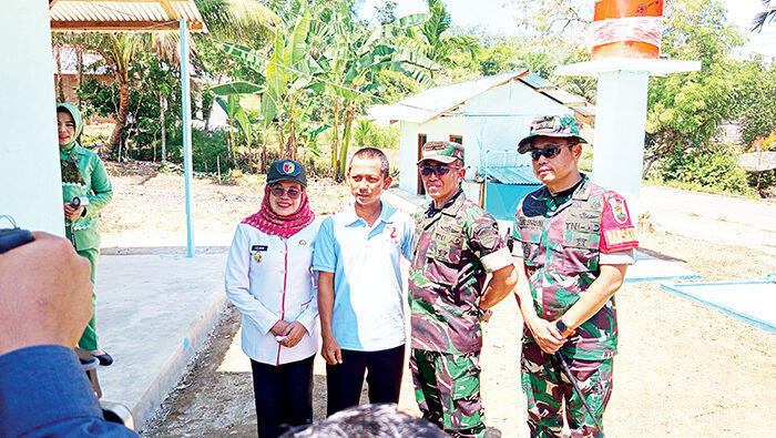 PENUTUPAN TMMD— Komandan Korem 032/Wirabraja, Brigjen TNI Mahfud didampingi Wakil Bupati Dharmasraya, Leli Arni menutup kegiatan Tentara Manunggal Membangun Desa (TMMD) ke-125 Tahun Anggaran 2025 di Nagari Sungai Kambut, Kecamatan Pulau Punjung, Kamis (21/8).