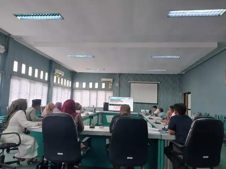 Data Akurat Penting dalam Pemantauan Pertumbuhan Balita 1 SAMBUTAN—Ketua Tim Penggerak Pemberdayaan dan Kesejahteraan Keluarga (TP-PKK) Kabupaten Pasaman Barat (Pasbar), Ny. Sifrowati Yulianto, memberikan sambutan saat rapat koordinasi persiapan kegiatan tersebut di Aula Bappelitbangda Pasbar, Jumat (1/8).