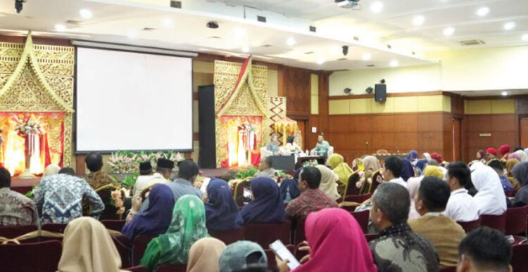 Tidak Hanya Berjuang Memerdekan Bangsa, Bung Hatta Membangun Masyarakat Cerdas dan Berkarakter 1 SEMINAR KEBANGSAAAN— Wawako Bukittinggi
Ibnu Asis menghadiri Seminar Kebangsaan dengan tema “Menyalakan Obor Literasi: Warisan Bung Hatta untuk Indonesia Masa Kini”, di Auditorium UPT Perpustakaan Proklamator
Bung Hatta, Selasa (12/8).