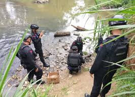Ditemukan di Aliran Sungai Batang Sinamar, Tim Gegana Polda Sumbar Musnahkan Granat Peninggalan Zaman Penjajahan 1 Tim Gegana Polda Sumbar Musnahkan Granat
