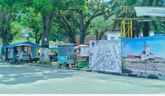 Jelang Simposium Warisan Dunia, UMKM Siap Pindah ke Taman Silo 1 DIPINDAHKAN—Sejumlah pelaku UMKM di Kota Sawahlunto siap dipindahkan menjelang kegiatan Simposium Warisan Dunia.