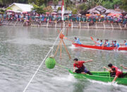 Kemeriahan Final Selaju Sampan Piala Wali Kota  di HJK Padang ke-356, Hujan Deras Tak Menyurutkan Semangat Ribuan Warga untuk Menonton Tim Redist Merah Raih Juara 1