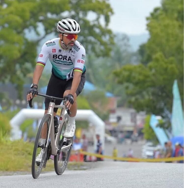 Meriahkan HUT ke-80 Kemerdekaan RI, Dispora Sumbar Bersama BSI Gelar Gowes Parade Merah Putih 1 Kepala Dispora Sumbar, Maifrizon. Foto: FB Ery Civic