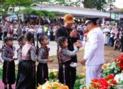 Upacara Penurunan Bendera Diwarnai Berbagai Atraksi