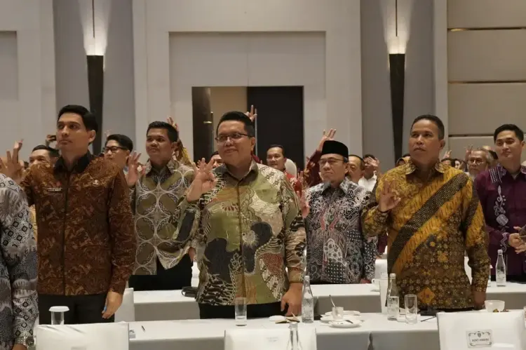 PENILAIAN SEMENTARA ADIPURA— Wakil Bupati Tanah Datar Ahmad Fadly, menghadiri kegiatan penilaian sementara Piala Adipura 2025 bersama Menteri KLH, di  Hotel Fairmont Jakarta, Senin (4/8).