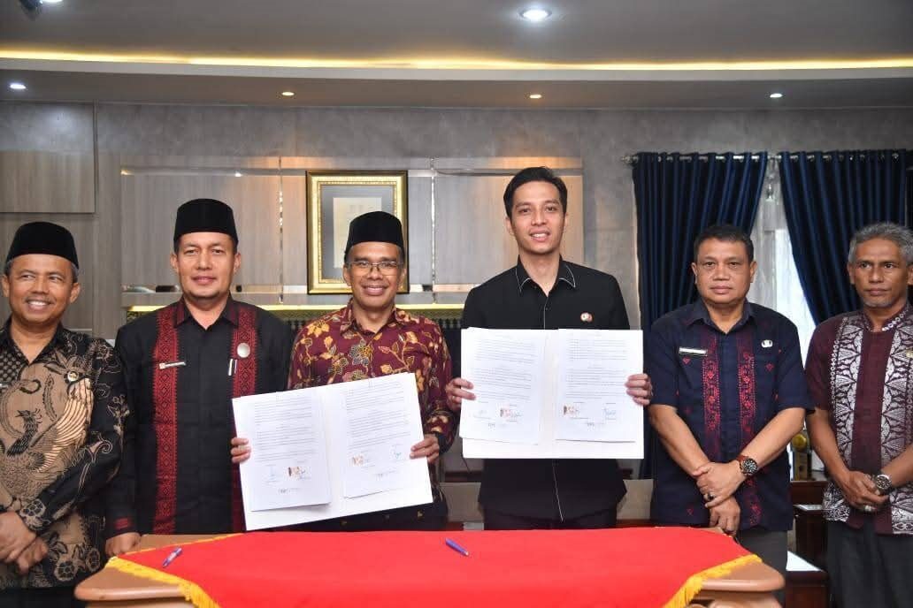 Wako Sawahlunto Riyanda Putra dan Rektor UIN Mahmud Yunus Batusangkar Prof. Delmus Puneri Salim S.Ag . M.A. M.Res . Ph.D. lihat kerjasama