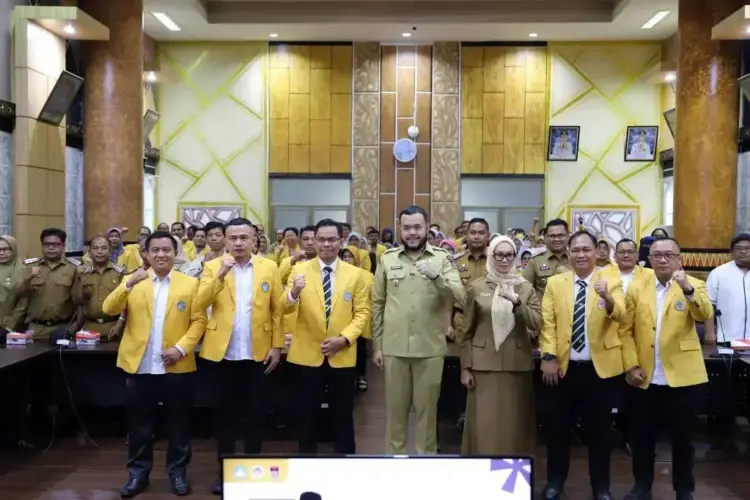 Sinergi UNP dan Pemko Padang di Program Pengabdian Masyarakat 1 PEMBUKAAN PKM UNP— Wali Kota Padang Fadly Amran, membuka Kegiatan Pengabdian Masyarakat (PKM) Universitas Negeri Padang (UNP) 2025, di Gedung Abu Bakar Jaar, Balai Kota Padang, Senin (4/8).