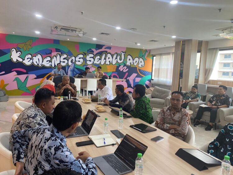 Wako Hendri dan Wawako Allex, Bahas Kampung Siaga Bencana dan Sekolah Rakyat dengan Wamensos 1 AUDIENSI—Wali Kota, Hendri Arnis bersama Wakil Wali Kota, Allex Saputra melakukan audiensi dengan Wakil Menteri Sosial (Wamensos), Agus Jabo Priyono.