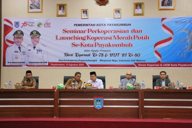 Pemko Payakumbuh Launching Koperasi Merah Putih 1 LAUNCHING KOPERASI MERAH PUTIH—Wali Kota Payakumbuh Zulmaeta memberikan sambutan saat launching Koperasi Merah Putih.