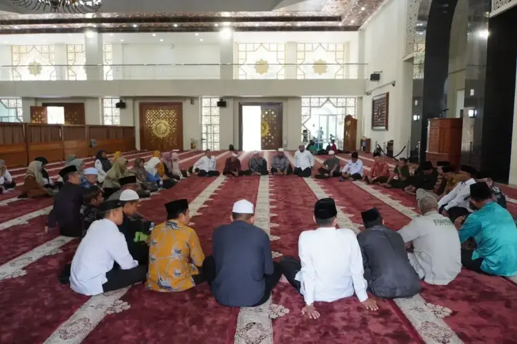 Menuju Tingkat Provinsi, Wawako Allex Tinjau Persiapan Kafilah MTQ Padang Panjang 1 PERSIAPAN MTQ— Wakil Wali Kota Allex Saputra, meninjau pelatihan kafilah Kota Padang Panjang yang akan berlaga pada Musabaqah Tilawatil Qur’an (MTQ) Nasional Tingkat Provinsi Sumatera Barat ke-41 di Kota Bukittinggi.