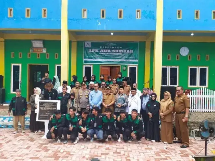 Jembatan Emas Menuju Karier di Jepang, LPK AIFA Sumbar Diresmikan di Pasaman 1 PERESMIAN LPK— Bupati Pasaman Welly Suhery, saat peresmian LPK AIFA Sumbar di Jorong III, Nagari Tanjung Beringin, Kecamatan Lubuk Sikaping, Senin (4/8).