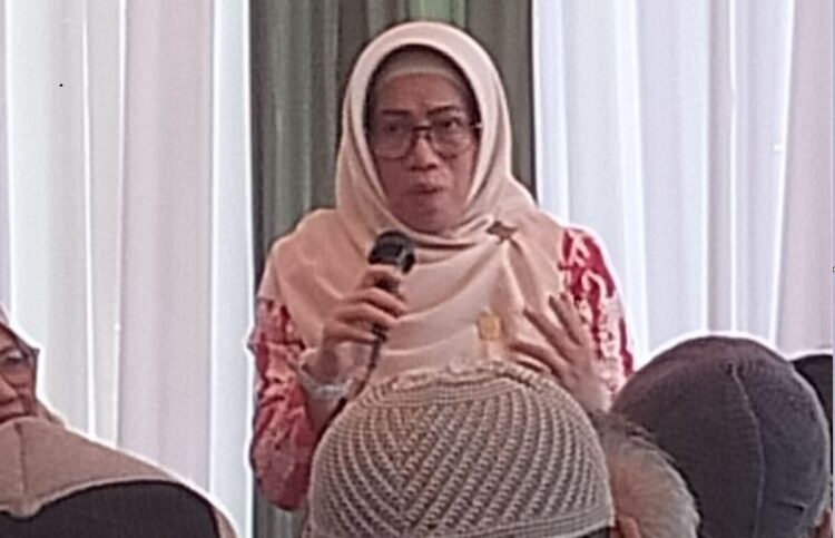 SAMBUTAN—Anggota DPRD Provinsi Sumatera Barat dari fraksi PPP asal Sawahlunto,
 Hj. Neldaswenti. M. Si. memberikan sambutan..