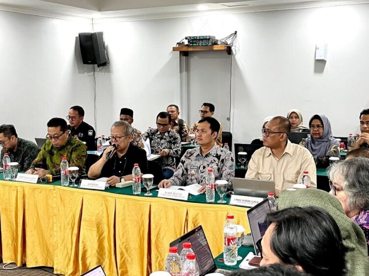 SIDANG—Sidang kajian penetapan cagar budaya peringkat Nasional tahun 2025 resmi menetapkan Makam Syekh Burhanuddin di Ulakan Tapakih, Padangpariaman, sebagai cagar budaya Nasional dilakukan di Hotel Monopoli Bukittinggi.