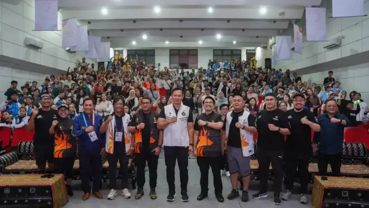 MENGHADIRI— Menko Bidang Infrastruktur dan Pembangunan Kewilayahan, Agus Harimurti Yudhoyono (AHY) dan Menparekraf, Teuku Riefky Harsya, menghadiri Fornas VIII.