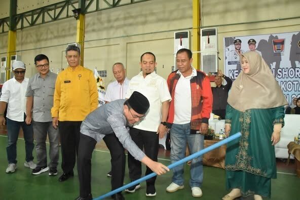 Ratusan Kenshi dari 15 Kabupaten/Kota Ikuti Kejuaran Kempo Wali Kota Cup, Maigus Nasir: Ajang untuk Kembangkan Potensi Atlet 1 KEJUARAAN KEMPO WALI KOTA CUP— Wakil Wali Kota Padang, Maigus Nasir membuka Kejuaraan Kempo Wali Kota Cup di Gedung HBT Pondok Building, Pondok, Jumat (8/8). Kejuaraan Kempo Wali Kota Cup diselenggarakan dalam rangka peringatan Hari Jadi Kota (HJK) Padang ke-356.