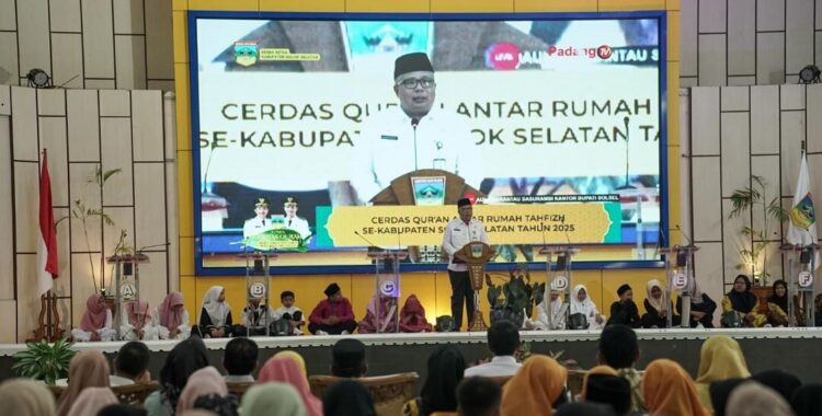 Hafidz Quran Hingga Muadzin Cilik, Solsel Lantunkan Hapalan dengan Suara Merdunya 1 LOMBA CERDAS QURAN— Sekdak Solsel Syamsurizaldi memberikan sambutan saat membuka Lomba Cerdas Quran.