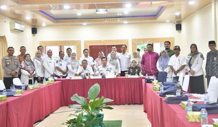 Perlu Kolaborasi Lintas Sektor, Penyalahgunaan Lem Ancaman Serius bagi Generasi Muda 1 NARASUMBER—Wali Kota Riyanda saat menjadi narasumber dalam kegiatan yang digelar Badan Narkotika Nasional (BNN) bertema
pencegahan penyalahgunaan zat adiktif berupa lem, di Silo Meeting Room, Parai Hotel.