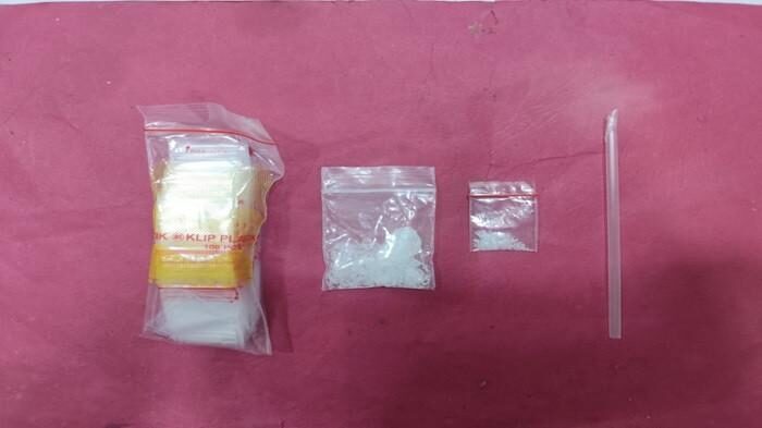 Wanita Muda Nekat Jualan Narkoba, Diciduk Tim Rajawali, 2 Paket Sabu Disita 1 SABU— Barang bukti sabu yang disita dari penangkapan wanita muda yang diduga sebagai pengedar narkoba.