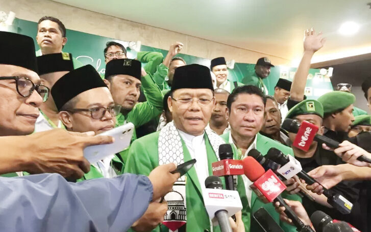 TERPILIH— Muhammad Mardiono saat diwawancarai oleh awak media usai terpilih secara aklamasi melalui Muktamar X PPP di Hotel Mercure, Ancol, Jakut, pada Sabtu (27/9).