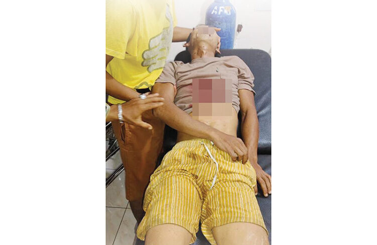 Sadis! Fikri Tewas Ditikam Pelaku yang Mencabuli Anaknya, Sempat Terima Pesan Ancaman Dibunuh kalau Lapor Polisi, Ditemukan Tergeletak Bersimbah Darah di Tepi Jurang 1 TEWAS— Korban Fikri (34) tewas ditikam oleh pelaku yang telah
mencabuli anaknya di Nagari Gasan Gadang, Kecamatan Batang
Gasan, Kabupaten Padangpariaman.