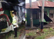 Bus NPM Tabrak Tiang Listrik dan Mushala, 4 Penumpang Terluka