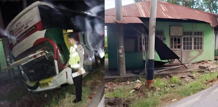 Bus NPM Tabrak Tiang Listrik dan Mushala, 4 Penumpang Terluka 1 KECELAKAAN— Kondisi bus NPM yang menabrak tiang listrik dan mushala di Jorong Pasia, Nagari Tikalak, Kecamatan X Koto Singkarak, Kabupaten Solok.
