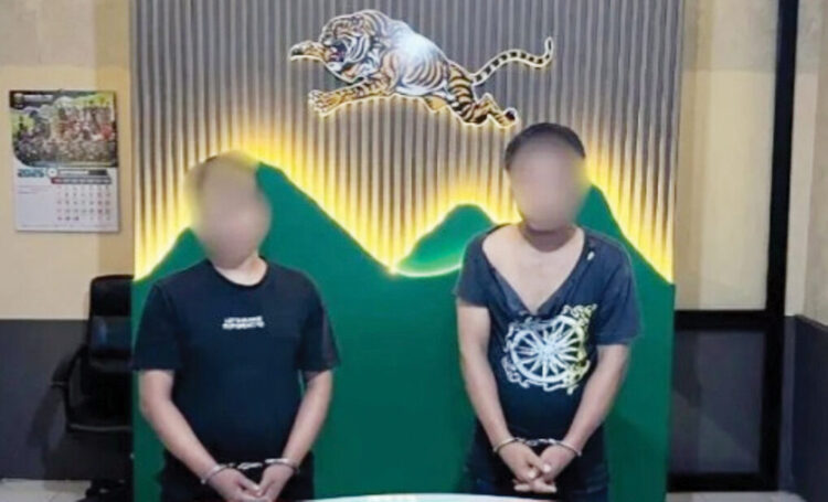 DITANGKAP INTEL— Personel Intel Kodim 0304/Agam berhasil meringkus dua orang pengedar sabu 
di Kota Bukittinggi.