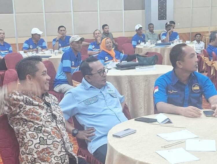 Eka Putra kembali Pimpin PBVSI Sumbar 2025-2029, Janji Angkat Prestasi Voli Lebih Tinggi 1 MUSPROV PBVSI— Bupati Tanah Datar, Eka Putra mengikuti Musprov PBVSI Sumbar, Rabu (10/9). Dalam Musprov tersebut, Eka Putra kembali terpilih menjadi Ketua PBVSI Sumbar periode 2025-2029.