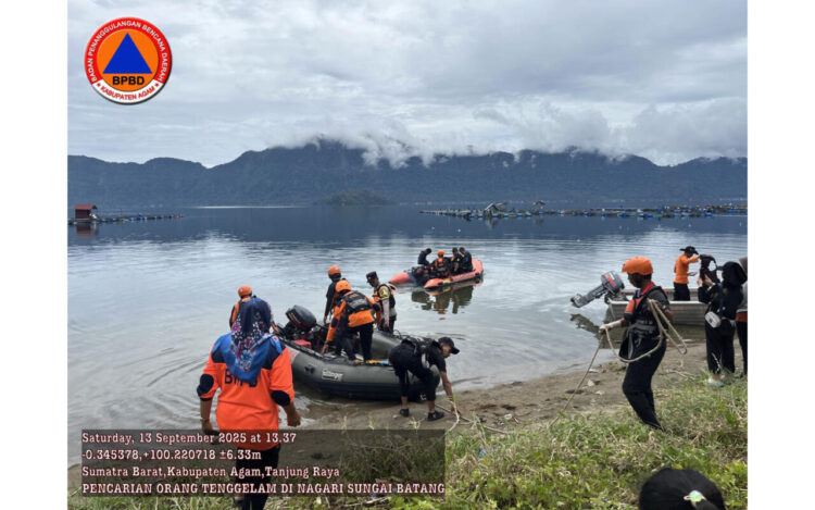 PENCARIAN— Tim Gabungan mencari  korban Dodi Prinando yang dilaporkan hilang saat mencari ikan di Danau Maninjau.
