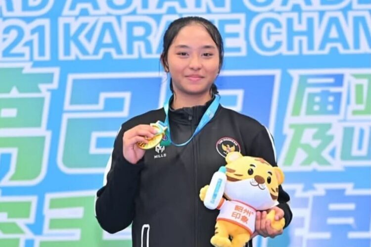 2 Medali dari China!, Karate Indonesia Tunjukkan Taji di Kejuaraan Asia 2025 1 MEDALI EMAS— Karateka Aura Sinta berhasil meraih medali emas dalam Kejuaraan Asia Junior 2025.