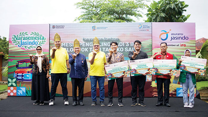 Narasemesta Jasindo Dorong Generasi Petani Mandiri di Sumbar Melek Literasi Asuransi 1 KOMITMEN— PT Asuransi Jasindo terus menunjukkan komitmennya dalam mendukung sektor pertanian nasional melalui program Narasemesta Jasindo bertajuk “Cipta Generasi Tani: Petani Mandiri dan Berliterasi”.