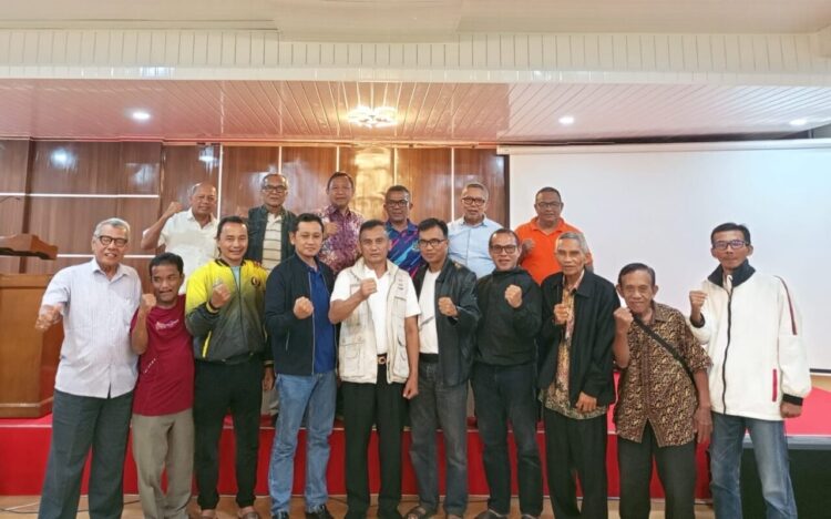 Muskot Pelti Padang, Prof Ahmad Wira Terpilih Jadi Ketua Baru Periode 2025-2030 1 AKLAMASI— Prof. Ahmad Wira, M.Ag., Ph.D. terpilih secara aklamasi sebagai Ketua Pelti Pengkot Padang masa bakti 2025–2030, dalam Muskot yang digelar Minggu (14/9) malam.