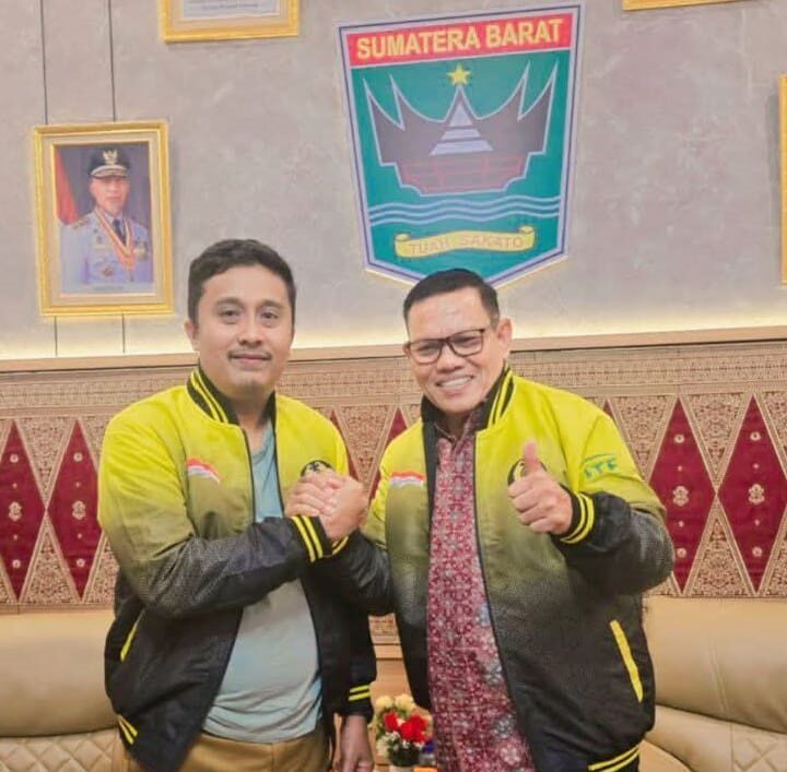 AUDIENSI— Ketua Umum PELTI Sumbar, Prof Syahrial Bakhtiar melakukan audiensi dengan Wagub Vasko Ruseimy membahas pelaksanaan Kejurnas Tenis Piala Kapolda Sumbar yang akan berlangsung 27 September hingga 5 Oktober 2025.