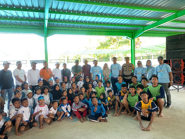 KEJUARAAN RENANG— 60 lebih peserta yang terdiri dari pelajar tingkat SD, SMP, dan SMA se-Kabupaten Pesisir Selatan mengikuti Ali Asman Swimming Cup I 2025 yang digelar di kolam renang Abyan Waterpark Kecamatang Bayang, Sabtu (27/9).