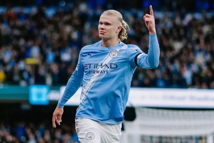 CIPTAKAN GOL— Erling Haaland menciptakan 2 gol dalam laga derby Manchester yang berlangsung di Etihad Stadium, Minggu (14/9).