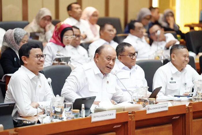 RAPAT DENGAR PENDAPAT— Kepala BGN Dadan Hindayana dalam RDP bersama BPOM dengan Komisi IX DPR RI, di Jakarta, Senin (15/9).